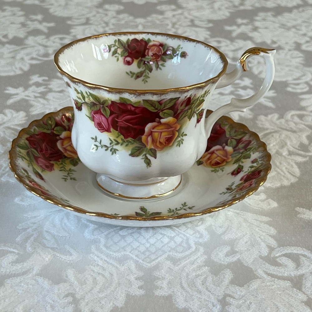 Vintage Royal Albert teacup.  Old Country Roses.  No date stamp.